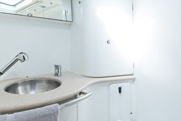 S/Y Sun Odyssey 54DS Morpheus - WC/Shower