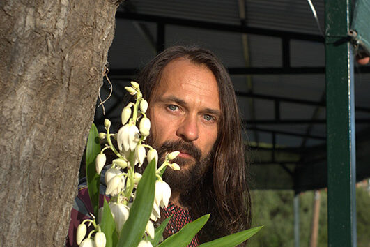 Mouvoir &ldquo;Insular Bodies&rdquo; behind the scenes: Fabien Almakiewicz